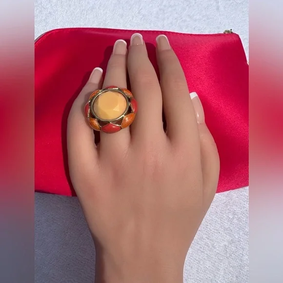 Bold Retro Gold Tone Statement Ring with Colorful Inlay - Picture 4 of 6